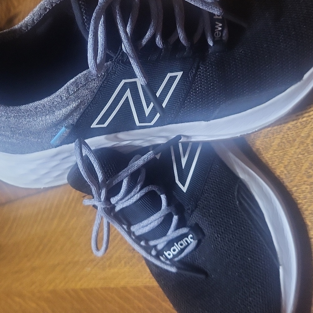 Womens New Balance Fresh Foam Roav Gym Shoes - Picture 2 of 11
